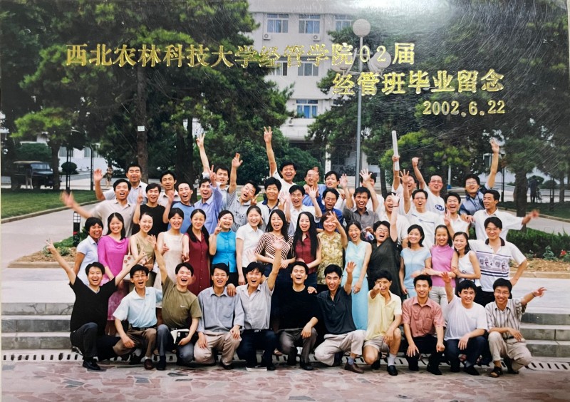 02届经管班.jpg