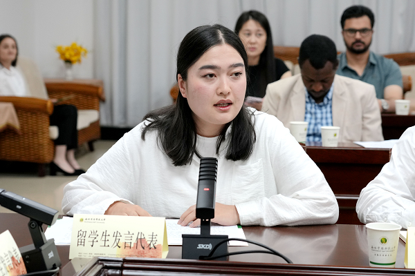 2. 2026年6月15日首届毕业生ORZIKULOVA MEKHRINOZ（中文名：梅花）在学校2026届毕业留学生欢送会上发言.png