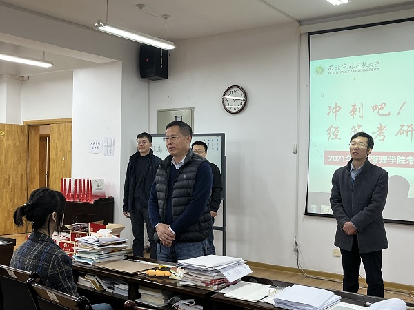 b67645f75e7e44758de962160a2621fe.png 学院领导慰问考研学生1.png