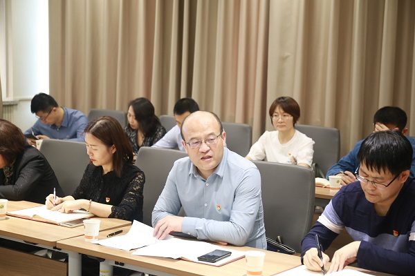 81fe637b1aed4754b4d8d529f03716db.jpg 人事人才党支部杨耀荣书记总结讲讲话.jpg
